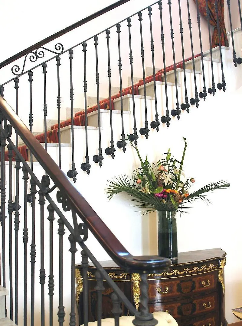 ****  Grand Hotel Des Ambassadeurs Menton France