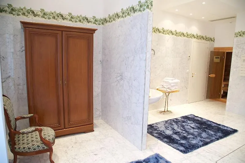 ****  Grand Hotel Des Ambassadeurs Menton France
