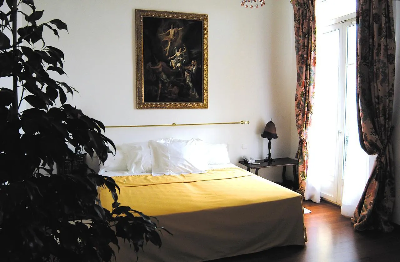 Grand Hotel Des Ambassadeurs Menton 4*,