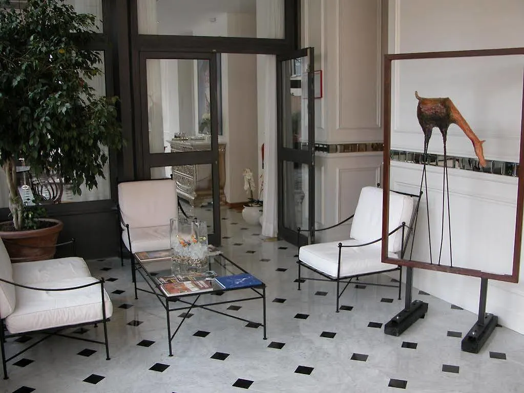 Grand Hotel Des Ambassadeurs Menton 4*,